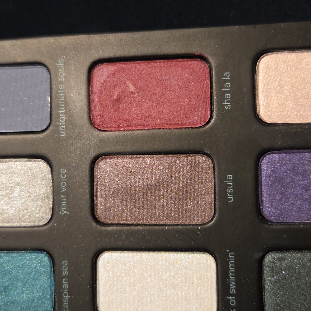 Disney Pricesss Storybook Eyeshadow Pallets - Picture 8 of 13